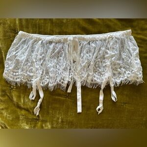 NWOT Vintage 2009 Victoria's Secret White Lace Garter Suspender Skirt Bridal